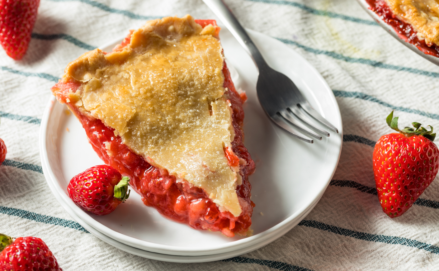 Strawberry rhubarb pie slice